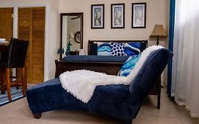 A Taste Of Paradise - Vacation Rentals Close To Us Embassy & Restaurants